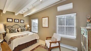 3 dormitorios, tabla de planchar con plancha, ropa de cama