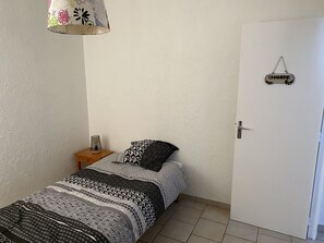 1 habitación y ropa de cama 