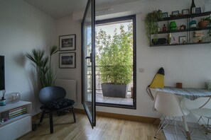 Interior - Bright 37m² For 2 With Balcony In Paris! (Paris)