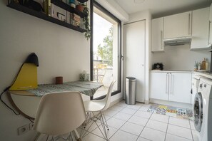 Fridge, microwave, oven, dishwasher - Bright 37m² For 2 With Balcony In Paris! (Paris)