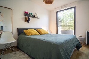 1 bedroom, iron/ironing board, WiFi, bed sheets - Bright 37m² For 2 With Balcony In Paris! (Paris)