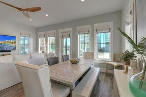 House (5 Bedrooms) | Interior