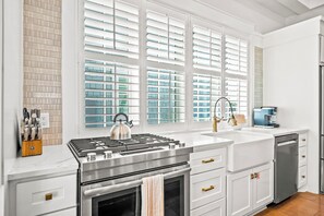 Cottage (1 Bedroom) | Interior - Five O'clock Somewhere 205 Fiv-e (Port Aransas)