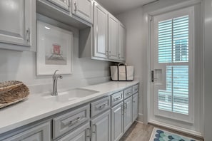 House (4 Bedrooms) | Interior - Grand Central 226 GR (Port Aransas)