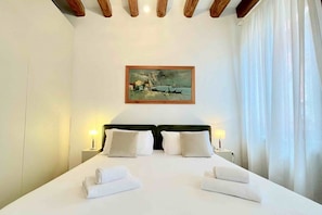 3 quartos, ferros/tábuas de passar roupa, Wi-Fi, roupa de cama