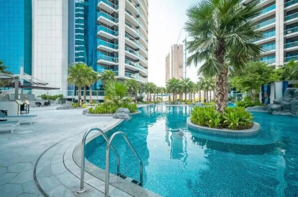 2 outdoor pools