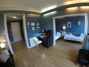 2 Schlafzimmer, Zimmersafe, Schreibtisch, Bügeleisen/Bügelbrett