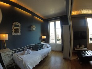 2 Schlafzimmer, Zimmersafe, Schreibtisch, Bügeleisen/Bügelbrett