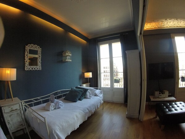 2 Schlafzimmer, Zimmersafe, Schreibtisch, Bügeleisen/Bügelbrett