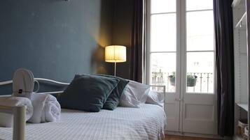 2 chambres, coffres-forts dans les chambres, bureau