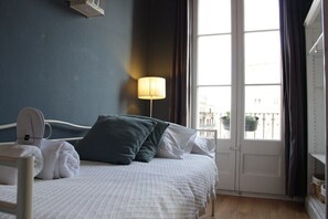 2 camere, una cassaforte in camera, una scrivania, ferro/asse da stiro