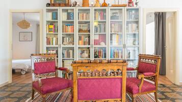 Apartment (2 Bedrooms) | Living area | 102-cm flat-screen TV with cable channels, TV