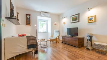 Căn hộ (2 Bedrooms) | Phòng khách | TV màn hình phẳng 102-cm có truyền hình cáp, TV