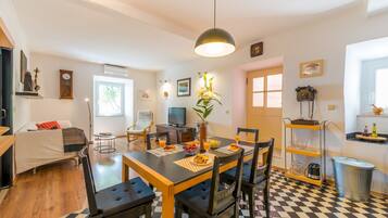 Apartemen (2 Bedrooms) | Makan di kamar