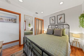 2 bedrooms, desk, iron/ironing board, WiFi - Darling Beach Cottage, Ocean Views, central (Del Mar)