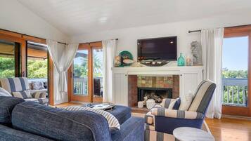 تلفزيون، مدفأة، مكتب