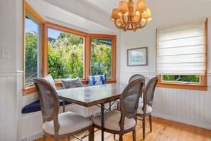 Dining - Darling Del Mar Beach Cottage with Ocean Views (Del Mar)