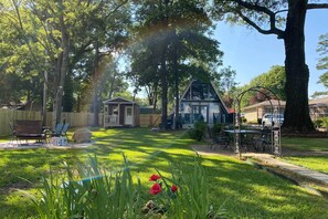 Outdoor dining - Deck, Boat Slip + Views: Lake Hamilton Cabin! (Hot Springs)