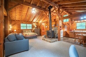 1 bedroom, iron/ironing board, internet, bed sheets