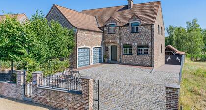 Spacious characteristic house quietly located near Tongeren center.