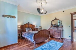 5 室のベッドルーム、アイロン / アイロン台、WiFi、ベッドシーツ