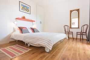 2 bedrooms, iron/ironing board, bed sheets