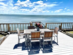 Outdoor dining - Waterfront Cottage in Long Island Wine Country (Laurel)