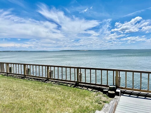 Waterfront Cottage in Long Island Wine Country