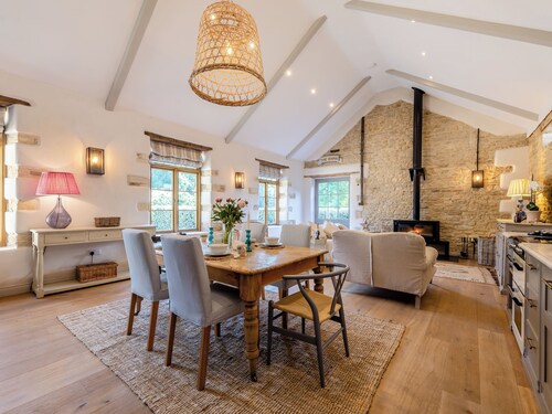2 bedroom accommodation in Shipton Under Wychwood