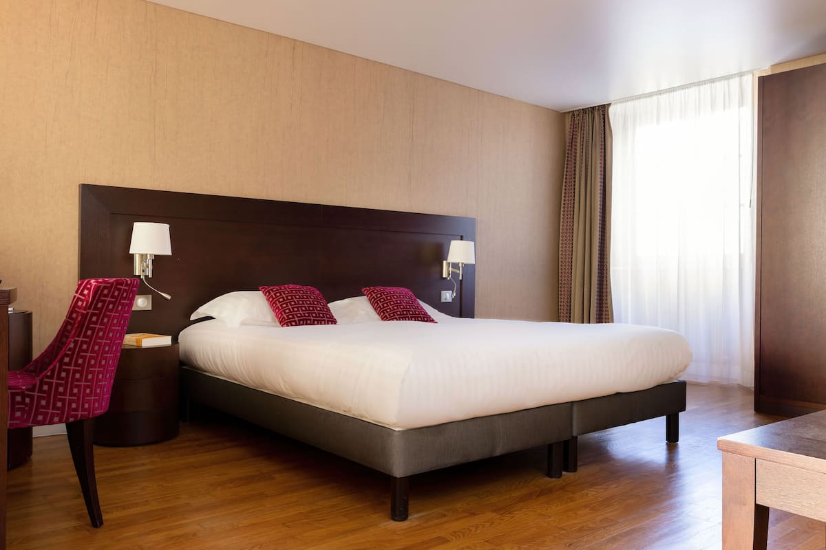 Blackout curtains, soundproofing, free WiFi, individually decorated