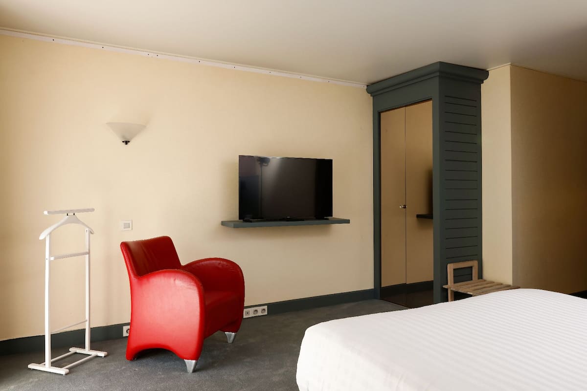 Blackout curtains, soundproofing, free WiFi, individually decorated