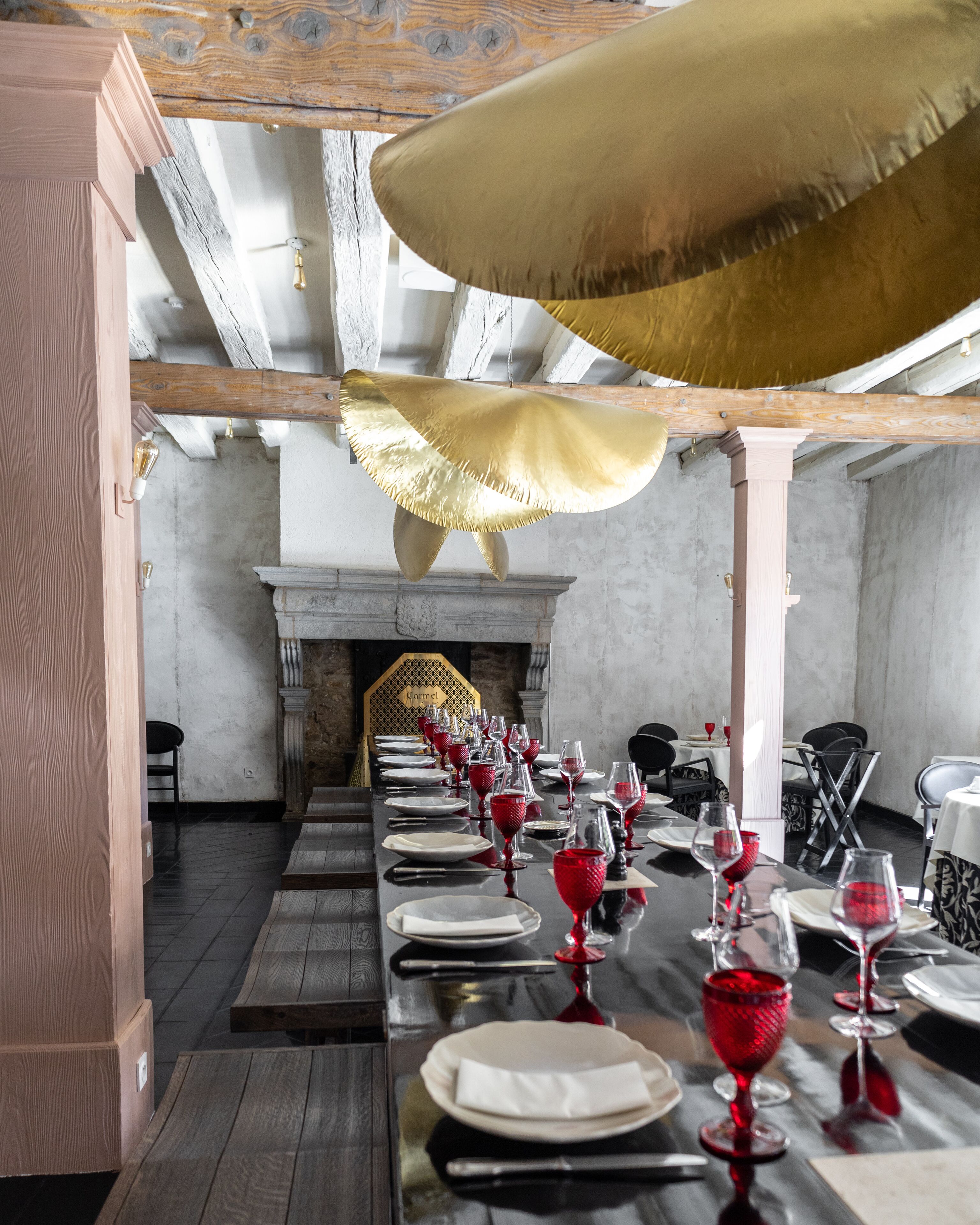 Daily continental breakfast (EUR 14 per person)