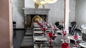 Daily continental breakfast (EUR 14 per person)