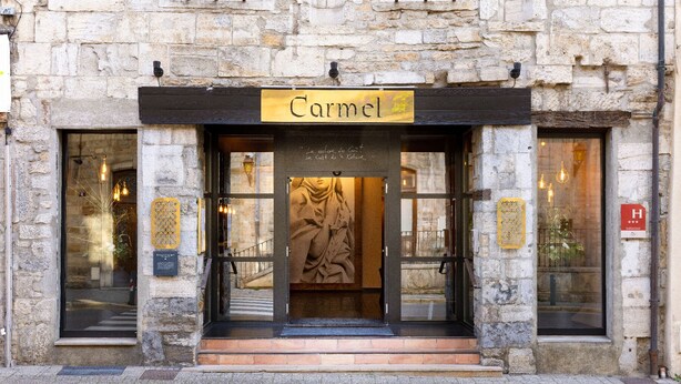 Front of property - Carmel1643 (Arbois)