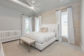 4 soverom, strykejern/-brett, wi-fi og sengetøy