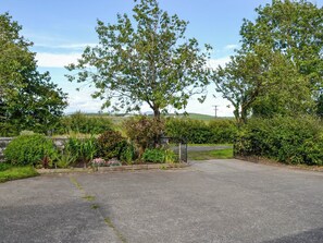 Property grounds - 2 bedroom accommodation in Newton Stewart (Newton Stewart)