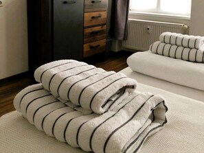 1 Schlafzimmer, Bügeleisen/Bügelbrett, Reisekinderbett, kostenloses WLAN