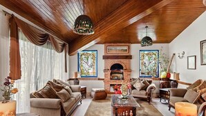 A cozy living room with a fireplace, comfortable seating, and decorative elements. - +MS +Casa Tequis +Hermoso Jardín (Tequisquiapan)