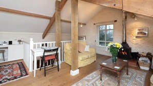 Unclassified image, 2 of 48, button - Old Barn - Tranquil 3-bedroom Holiday Cottage (Colyton)