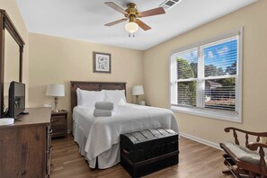3 bedrooms, iron/ironing board, WiFi, bed sheets