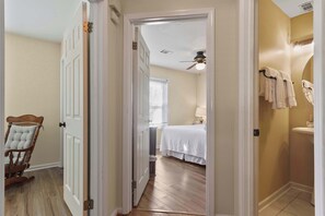 3 chambres, fer et planche à repasser, Wi-Fi, draps fournis