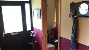 House, Multiple Beds | 2 bedrooms, iron/ironing board, WiFi (free), bed sheets - 2-bedroom House Located in Castlefore (Kilmacsherwell)