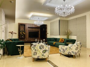 Living area - Marina SKY Penthouse (Dubai)