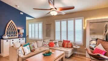 House (Bayside Bohemia) | Exterior