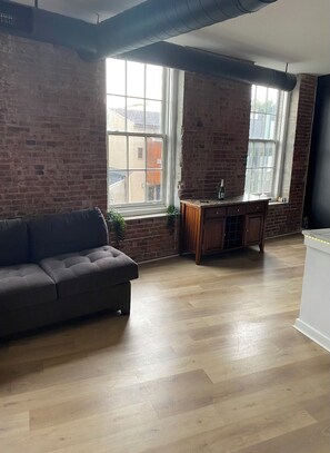 Living area - Trendy apartment in Northern Liberties (Philadelphia)