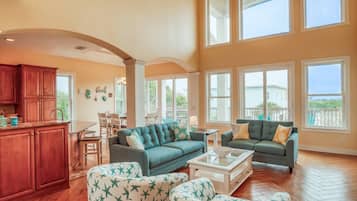 House (Tucker’s Hideaway at Seagate) | Exterior