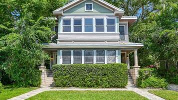 House (16 Saragossa) | Exterior