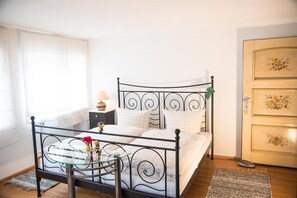 2 bedrooms, travel crib, free WiFi, bed sheets