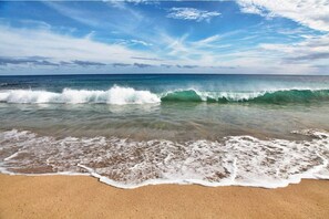 Beach nearby, sun loungers, beach towels