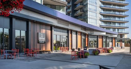 3 Beds (Queen) Free Underground Parking, AC, Riverwalk, Saddledome, 2 bedrooms